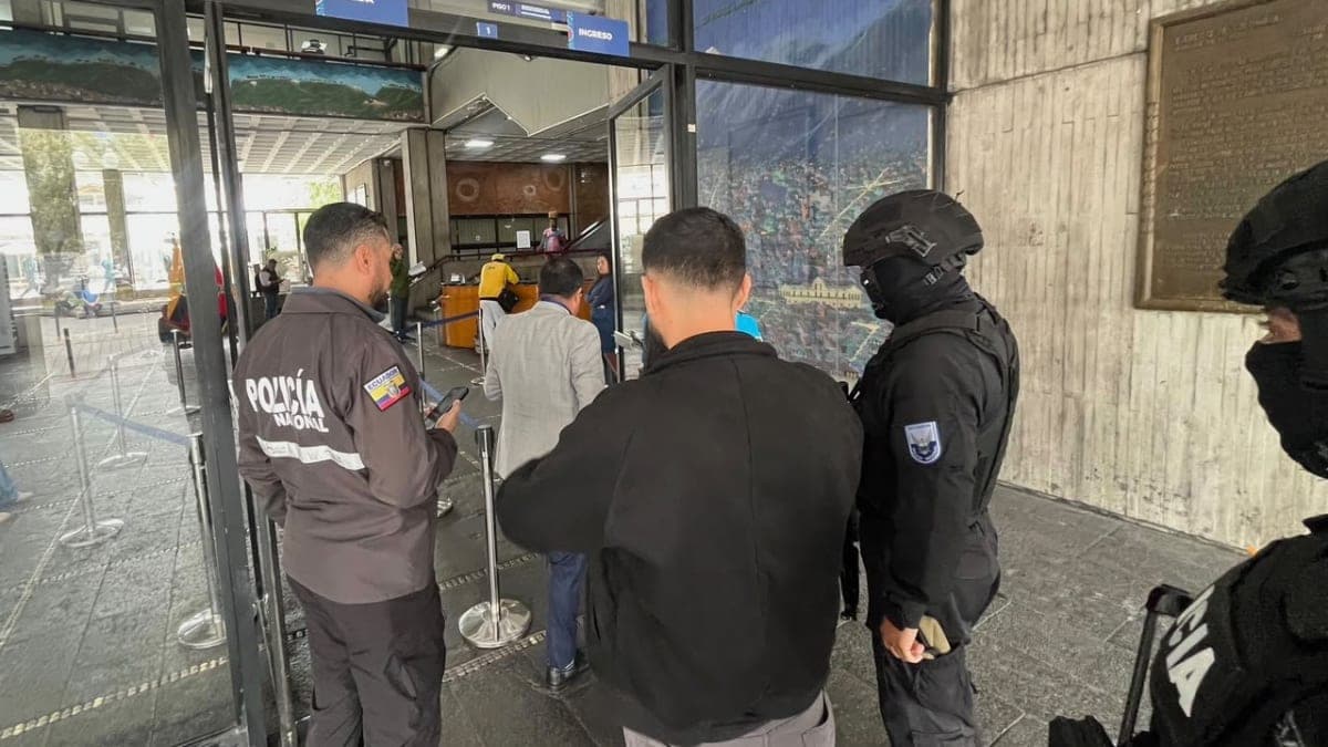 Fiscalía allana oficinas del Municipio de Quito por una investigación de presunto peculado