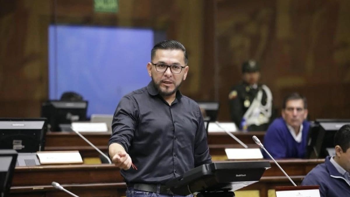 Blasco Luna exige la comparecencia del ministro de Ambiente y Energía por la situación eléctrica del país