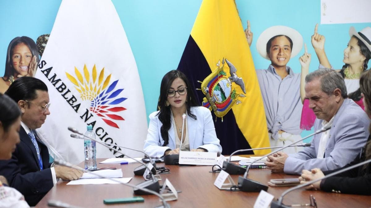 Comisión de la Asamblea inicia fiscalización de textos escolares tras denuncias de Roque Ordóñez