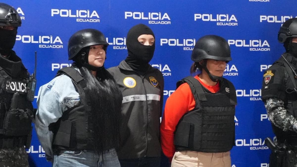 Esposa e hija de alias ‘Fito’ regresan a Ecuador tras ser expulsadas de Colombia