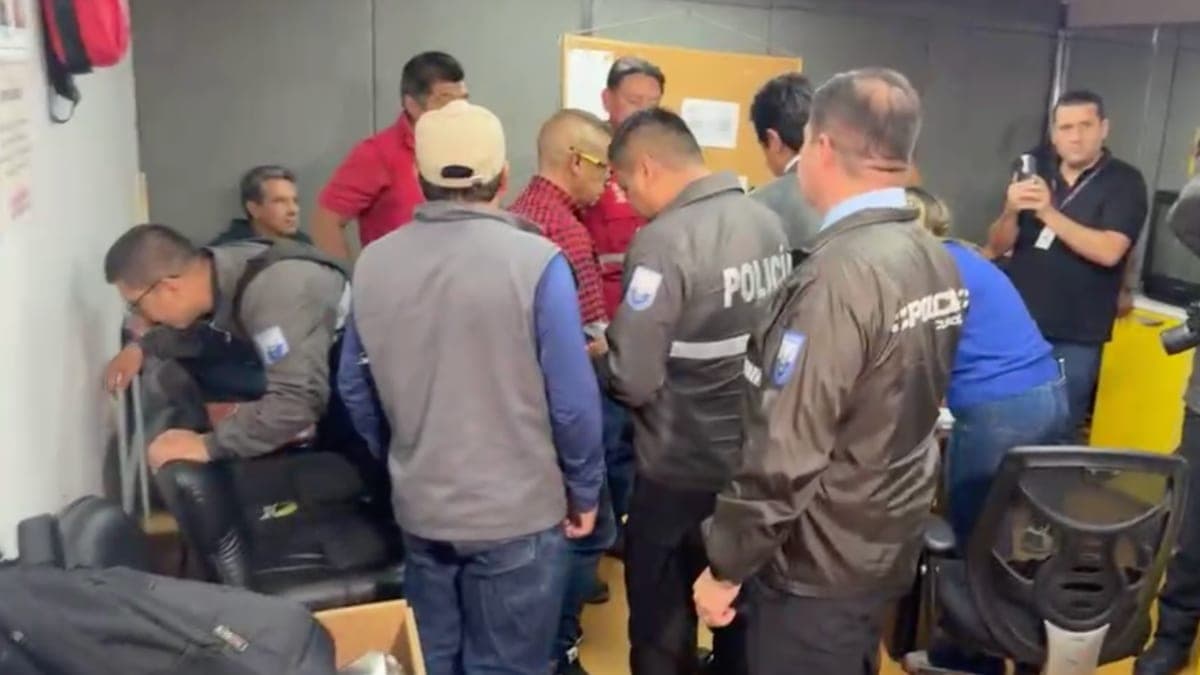 Tres funcionarios del Ministerio de Educación fueron detenidos en una investigación por presunta venta de puestos